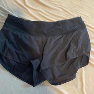 Size 6 lululemon shorts 2.5 in inseam